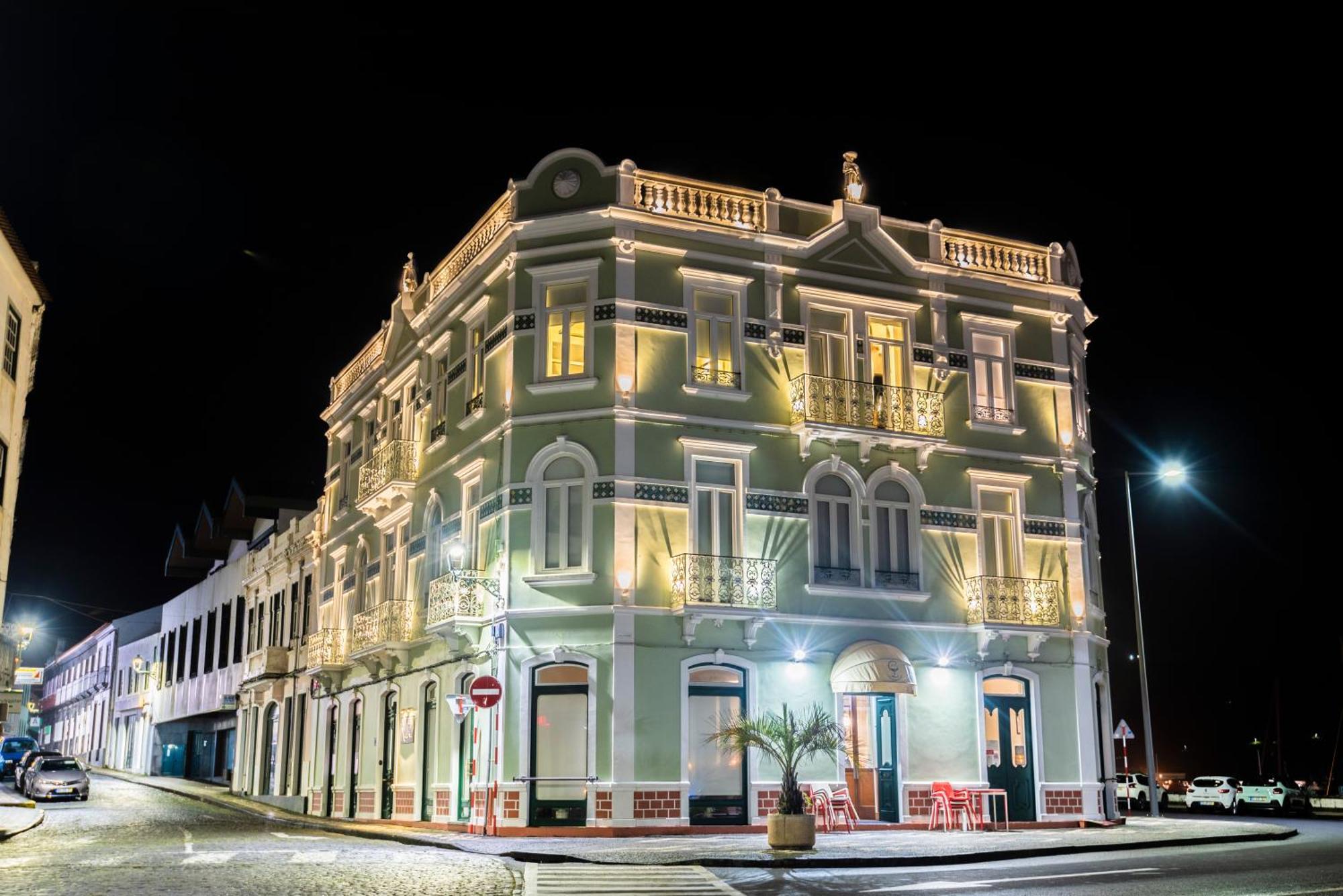 Internacional Azores Boutique אכסניה 4*